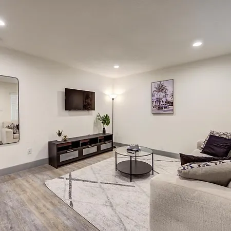 Trendy Midtown Apt, Walk To Shops & Sites, Pets Ok
